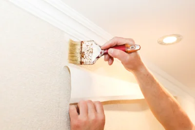 Pose de papier peint à Pluduno — revêtements muraux et toiles de verre
